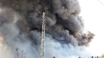 Gaziantep’te bir depo alev alev yanıyor Çevredeki evler boşaltıldı