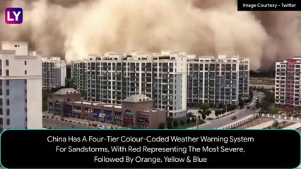 Video herunterladen: China: Massive Sandstorm Engulfs Jiuquan City, Gansu Province