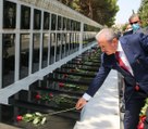 Son dakika haberleri: TBMM Başkanı Şentop, Bakü'de Türk Şehitliği'ni ziyaret etti