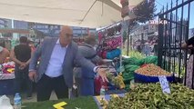 Vatandaş Salı Pazarı'nı gezen CHP'lilere dert yandı: Fiyatlar çok pahalı, meyve alamıyoruz