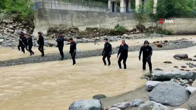Emniyet Genel Müdürlüğü, afet bölgesinde tüm imkanları ile vatandaşların yanında yer alıyor