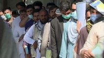 أفغانيون يقبلون بكثافة على طلب جوازات سفر تحسباً لسيطرة طالبان