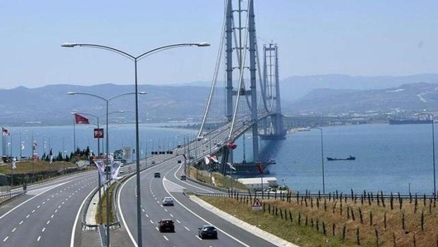 Yüksek geçiş ücretiyle eleştirilere konu olan Osmangazi Köprüsü'nde geçiş rekoru kırıldı