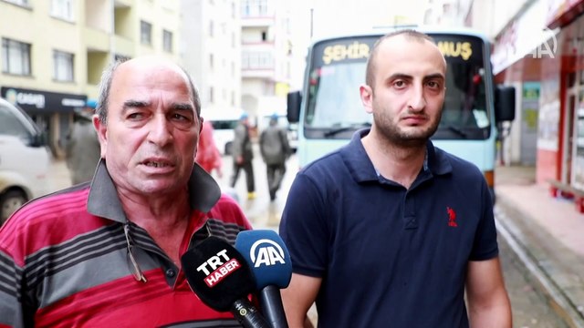 Arhavi'deki selde boğulmak üzere olan karı koca son anda botla kurtarıldı