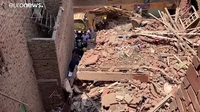 فيديو | مقتل شخص خلال انهيار مبنى في القاهرة