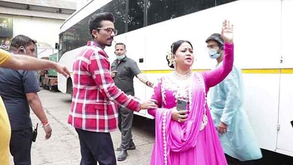 Bharti और Haarsh क्यों दिखे Shahrukh Deepika के Om Shanti Om अवतार में ? Watch video |FilmiBeat