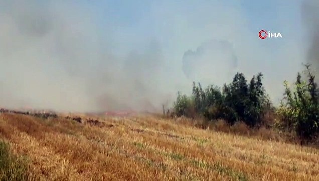 Susurluk'ta 100 dönüm arazi ve 350 saman balyası yandı