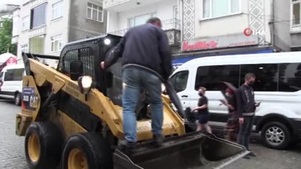 Beklenen şiddetli yağışın ardından Arhavi ilçe merkezinde sokaklar yine göle döndü