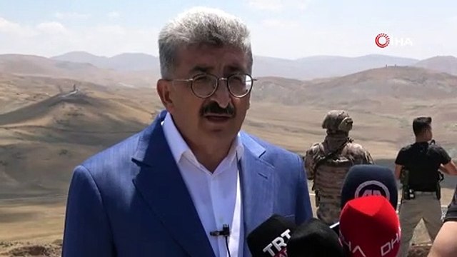 Düzensiz göçmen geçişleri ve kaçakçılığı engellemek için beton bloklar döşeniyor