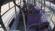 Halk otobüsü şoförü, rahatsızlanan kadını güzergah değiştirip hastaneye ulaştırdı