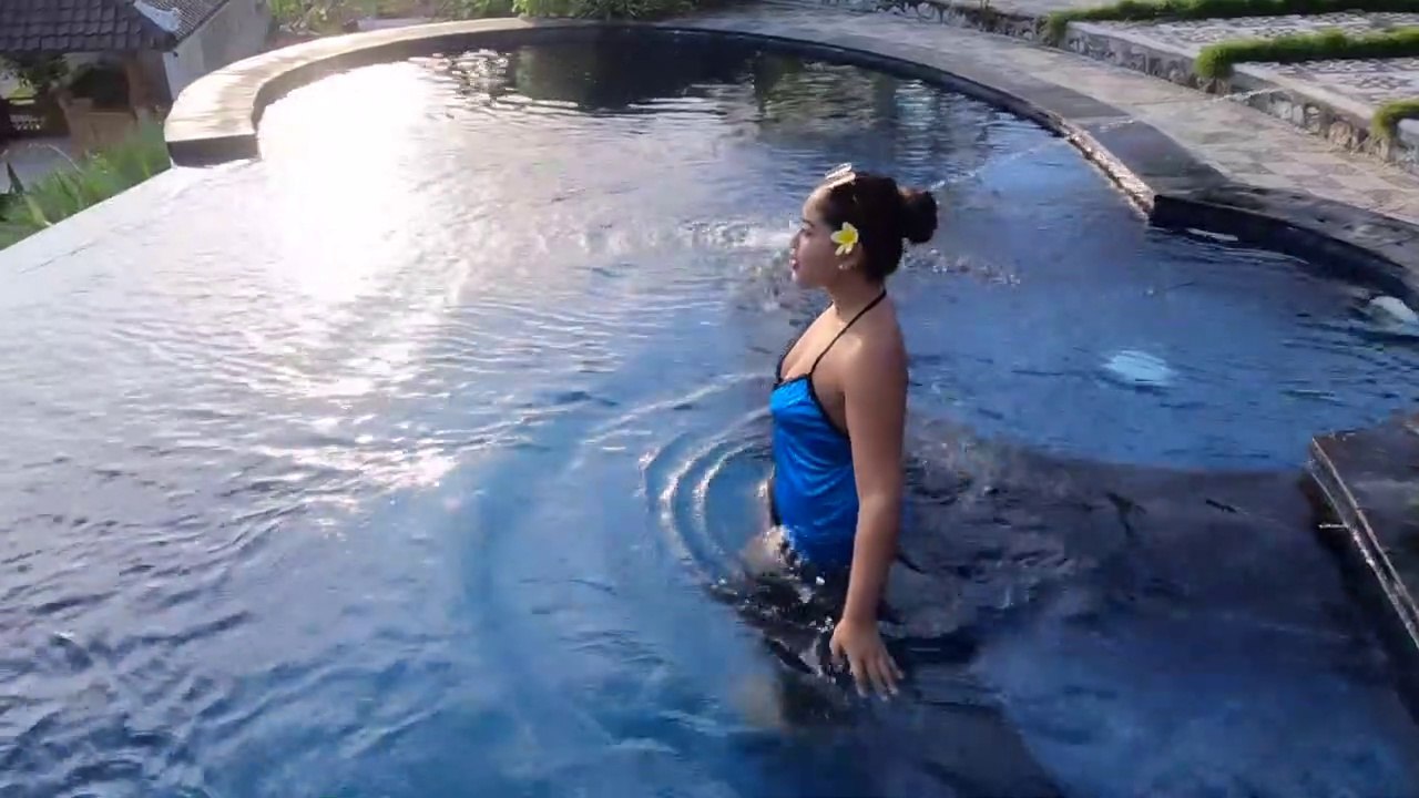 RENANG BARENG MAMI YUKK DI VILLA NUSA PENIDA BALI