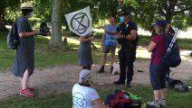 Thames Valley Police approaching protesters at Chequers