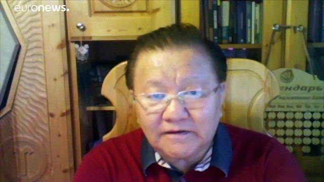 Russie : Des habitants luttent contre les feux de forêts avec les pompiers