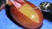 Ce chirurgien nous montre sa dextérité sur un raisin
