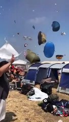 Download Video: Une mini tornade emporte toutes les tentes d'un camping