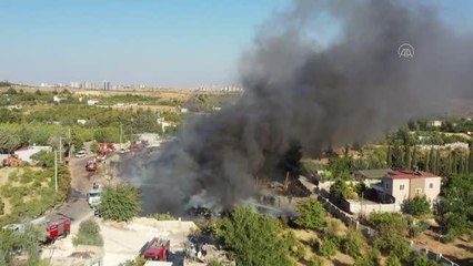 GAZİANTEP - (DRONE) Depoda çıkan yangın kontrol altına alındı (2)