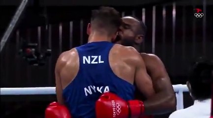 A lo Mike Tyson: un boxeador marroquí muerde la oreja de su rival en los JJOO de Tokio