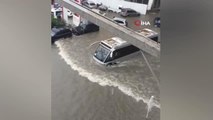 Son dakika haberleri | Batum'da şiddetli yağış sele neden oldu