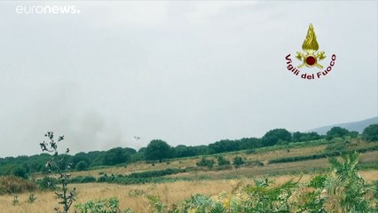 شاهد | طائرات فرنسية ويونانية تشارك في إخماد حرائق سردينيا الإيطالية