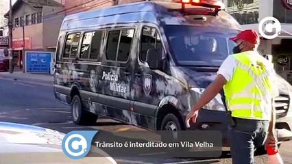 Descargar video: Trânsito é interditado em Vila Velha