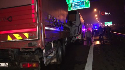 Kuzey Marmara Otoyolunda kamyon yolcu otobüsüne çarptı:1 yaralı