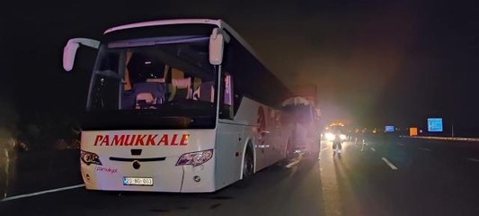 Kuzey Marmara Otoyolunda kamyon yolcu otobüsüne çarptı: 1 yaralı