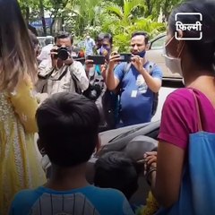 #PaparazziTalk: Watch This Beautiful Gesture By Actress Hina Khan For A Poor Woman