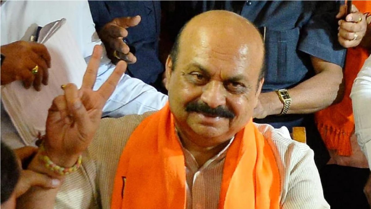 Ahead of taking oath, Bommai seeks blessings