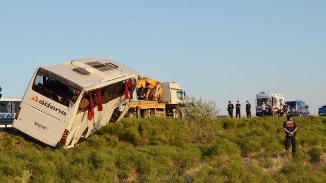 Aksaray'da yolcu otobüsü devrildi 22 yaralı