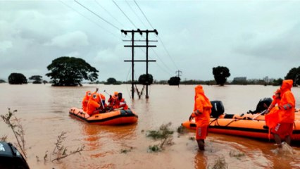 MP: Rescue team's boat capsized. Watch 100 Khabar
