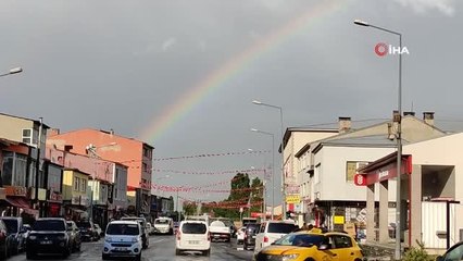 Yağış sonrası gökkuşağının mest eden görüntüsü
