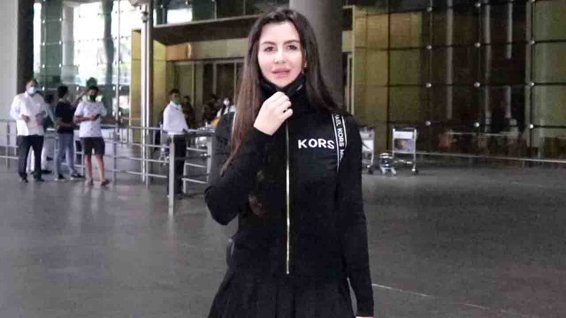 Arbaaz Khan की Girlfriend Giorgia Andriani ने Airport पर Media Person को दिखाया Attitude? |FilmiBeat