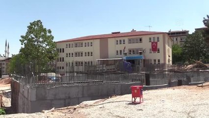 Depremlerin etkilediği Malatya'da okul binaları yeniden yükseliyor