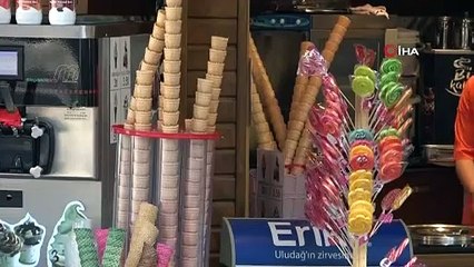 İnanılmaz olay...Dondurmacıda minik bebeğini unuttu, yarım saat sonra aramaya geldi