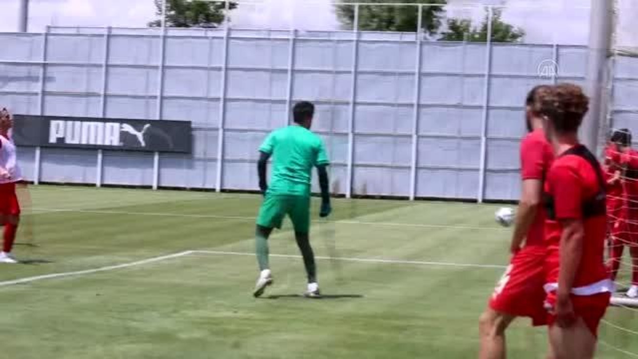 Sivasspor Kulüp Başkanı Mecnun Otyakmaz Avrupa arenasında takımına güveniyor