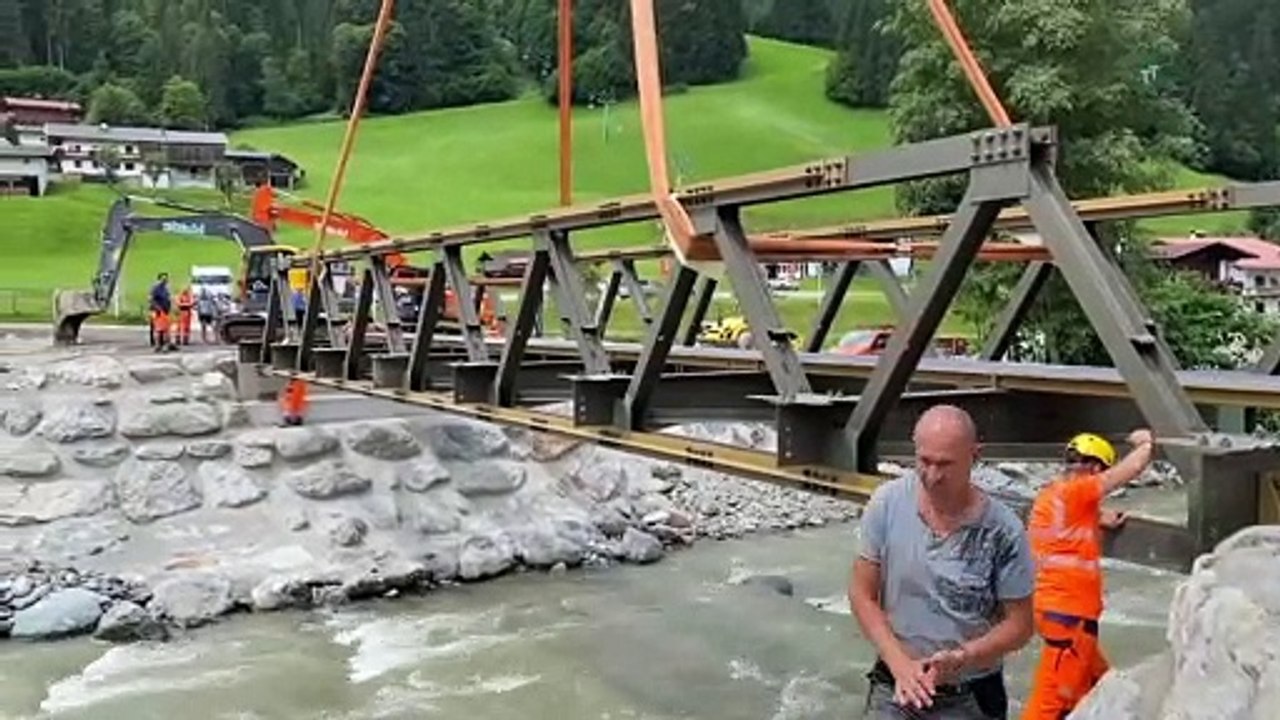 Behelfsbrücke eingehängt: Ein Schritt in Richtung Freiheit für die Kelchsau