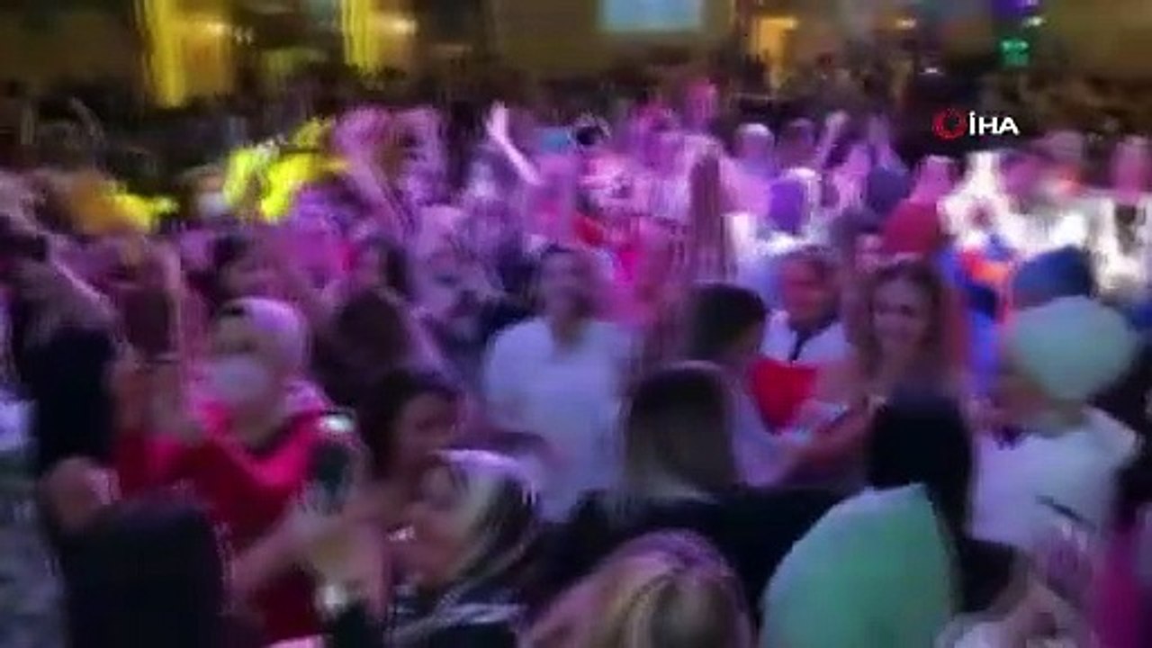 Bursa'da dehşete düşüren görüntü! Mesafesiz kadınlar matinesi