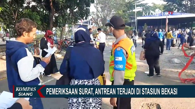 Antrean Panjang Penumpang KRL di Stasiun Bekasi Saat Pemeriksaan STRP