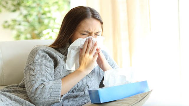 Monsoon में Cold Cough से तुरंत छुटकारा दिलाएगा ये 1 उपाय | Monsoon Tips | Boldsky