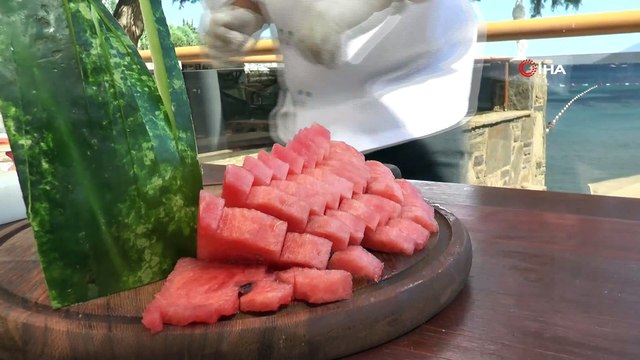 Meyve tabağını gören turistler gözlerine inanamıyor