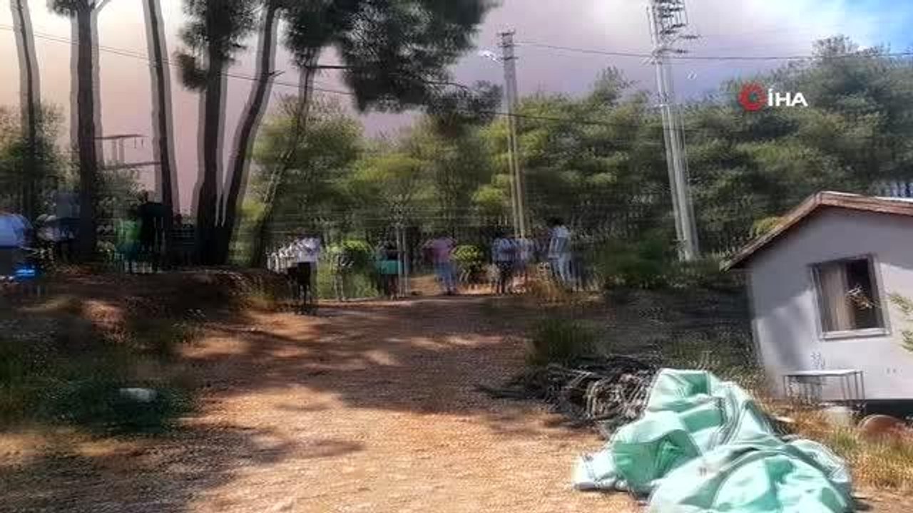 Manavgat'ta hızla büyüyen yangın yerleşim alanlarına indi