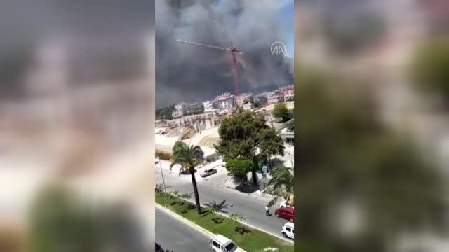 Manavgat'taki orman yangını yerleşim yerlerini tehdit ediyor (3)