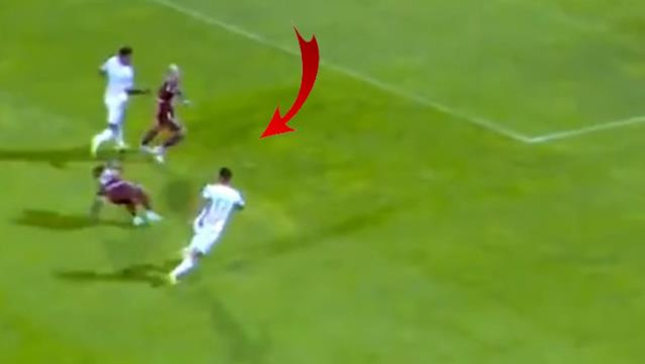 Cengiz Ünder adeta rakibinin belini kırdı! Harika çalımıyla izleyenleri mest etti