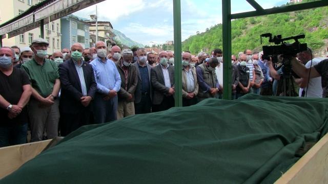 Bakan Soylu, Murgul'daki selde hayatını kaybeden kişinin cenaze törenine katıldı