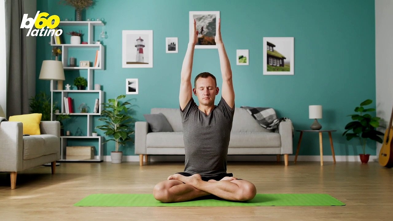 Tres Posturas de Yoga Que Impulsarán Tu Mañana Cuando No Quieras Levantarte de La Cama