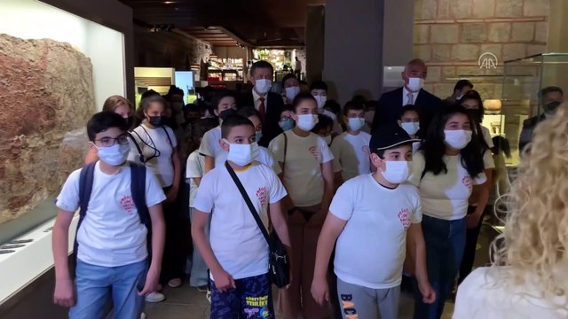 ANKARA - Bakanlar Selçuk ve Ersoy, öğrencilerle Anadolu Medeniyetleri Müzesi'ni gezdi