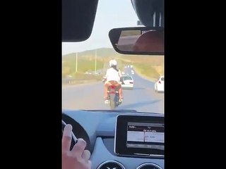 Elbisesi açılan kadına hakaret eden adama tepki yağdı