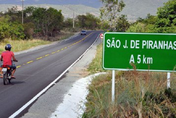 João Azevêdo confirma construção da PB-382 que liga São José de Piranhas ao Vale do Piancó