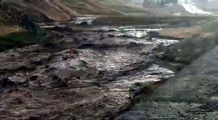 VAN KARAYOLUNDA HEYELAN MEYDANA GELDİ, YOL KAPANDI