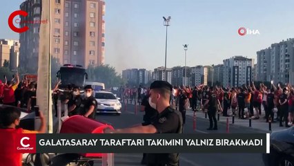 Galatasaray taraftarı takımını yalnız bırakmadı